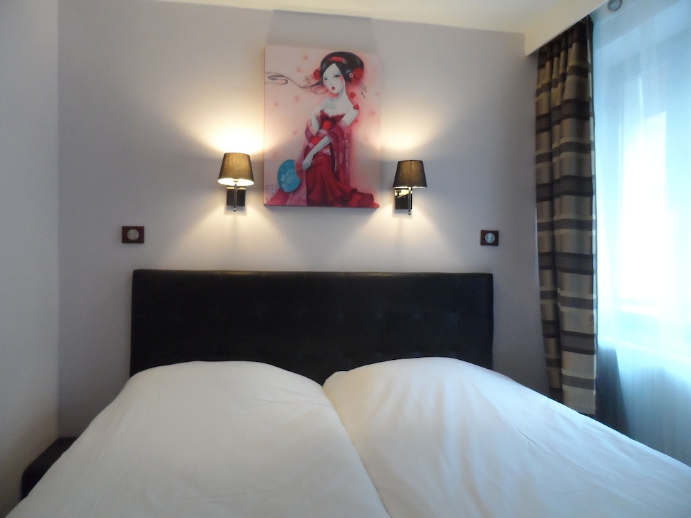 Habitación con 2 camas individuales del hotel Prince Monceau. Foto 2