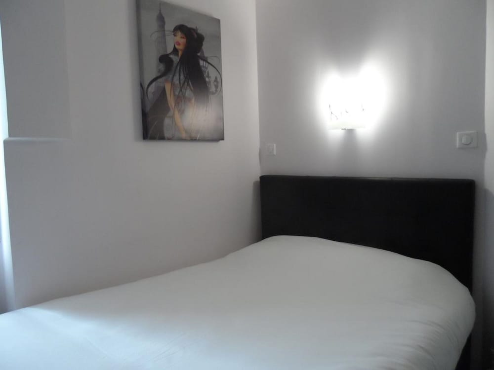 Habitación estándar doble del hotel Prince Monceau. Foto 6