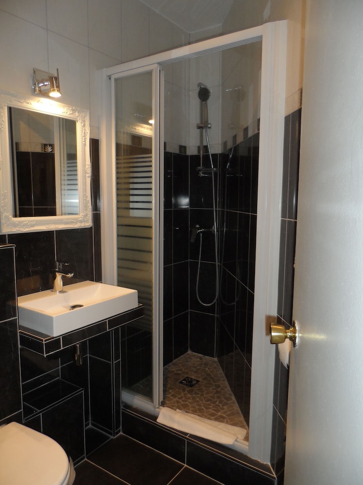 Habitación estándar doble del hotel Prince Monceau. Foto 9