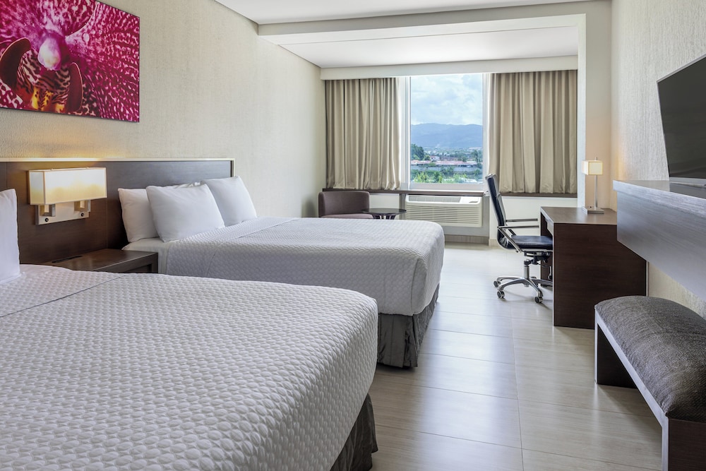 Habitación estándar, 2 camas de matrimonio del hotel Crowne Plaza Panama Airport
