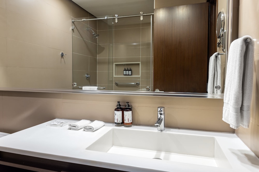 Habitación, 2 camas de matrimonio, accesible para personas con discapacidad (Transfer Shower) del hotel Crowne Plaza Panama Airport. Foto 5
