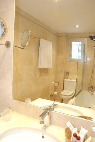 Habitación Doble del hotel Reyes Católicos. Foto 3