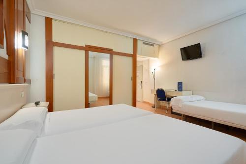 Habitación Triple del hotel Pasarela. Foto 1