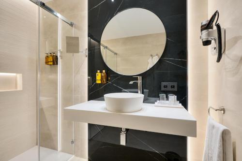 Habitación executive premium con vistas al monumento del hotel Pasarela. Foto 2