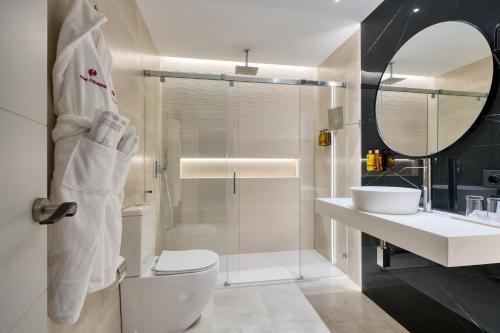 Habitación executive premium con vistas al monumento del hotel Pasarela. Foto 5