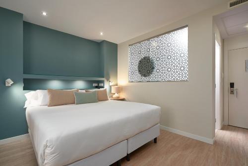 Habitación Superior con vistas al monumento del hotel Pasarela. Foto 1