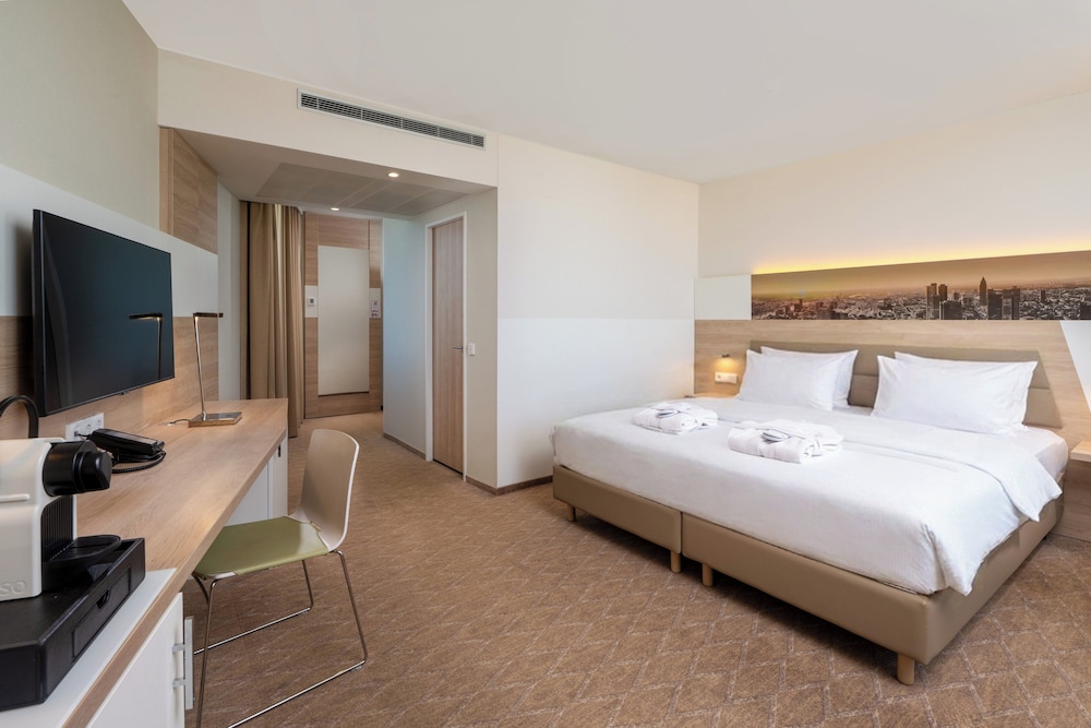 Habitación Premium, 1 cama de matrimonio grande del hotel Holiday Inn Frankfurt Airport, An Ihg. Foto 2