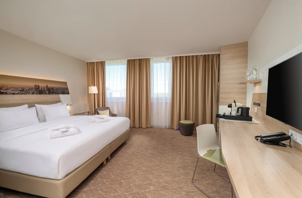 Habitación Premium, 1 cama de matrimonio grande del hotel Holiday Inn Frankfurt Airport, An Ihg. Foto 3