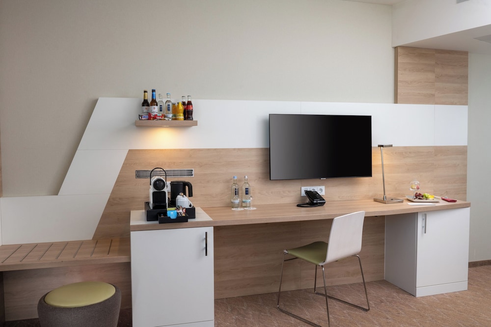 Habitación Premium, 1 cama de matrimonio grande del hotel Holiday Inn Frankfurt Airport, An Ihg. Foto 4