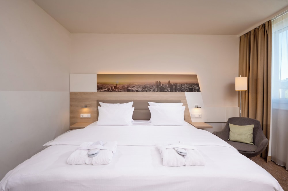 Habitación Premium, 1 cama de matrimonio grande del hotel Holiday Inn Frankfurt Airport, An Ihg. Foto 5