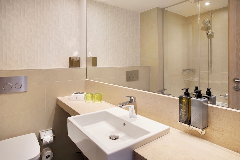 Habitación Premium, 1 cama de matrimonio grande del hotel Holiday Inn Frankfurt Airport, An Ihg. Foto 6