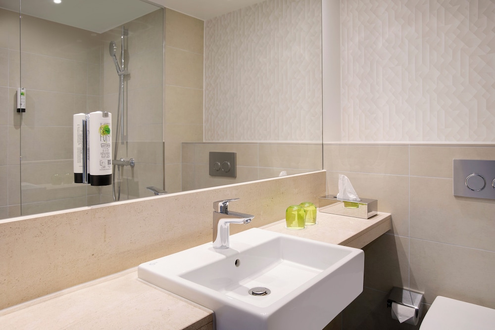 Habitación Premium, 1 cama de matrimonio grande del hotel Holiday Inn Frankfurt Airport, An Ihg. Foto 7