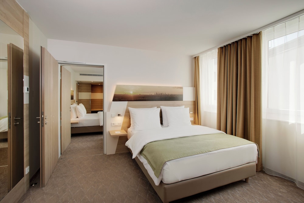 Habitación estándar, 1 cama de matrimonio del hotel Holiday Inn Frankfurt Airport, An Ihg