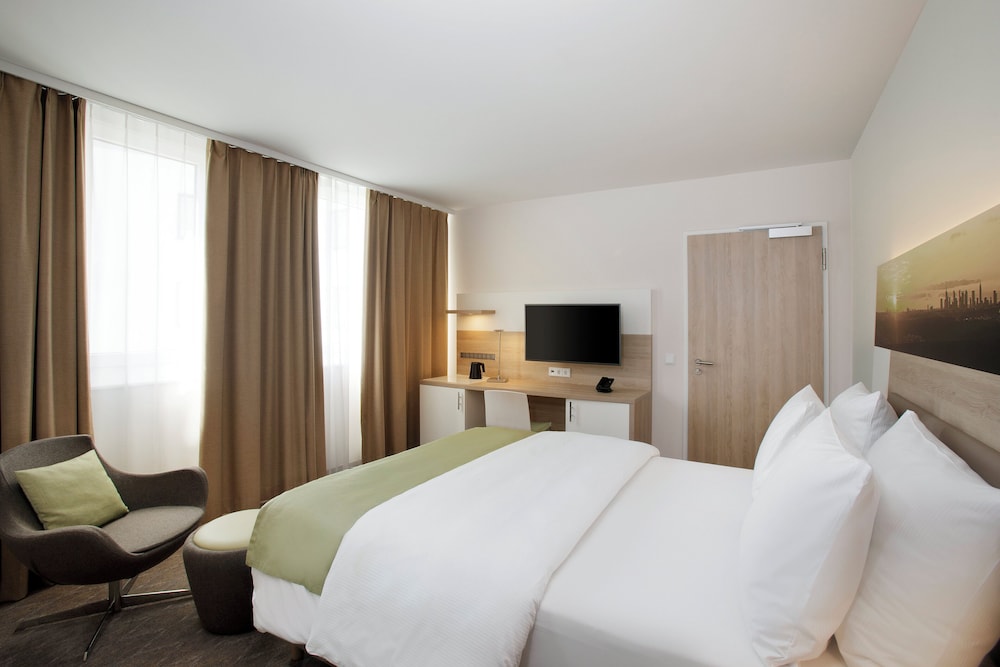 Habitación estándar, 1 cama de matrimonio del hotel Holiday Inn Frankfurt Airport, An Ihg. Foto 1