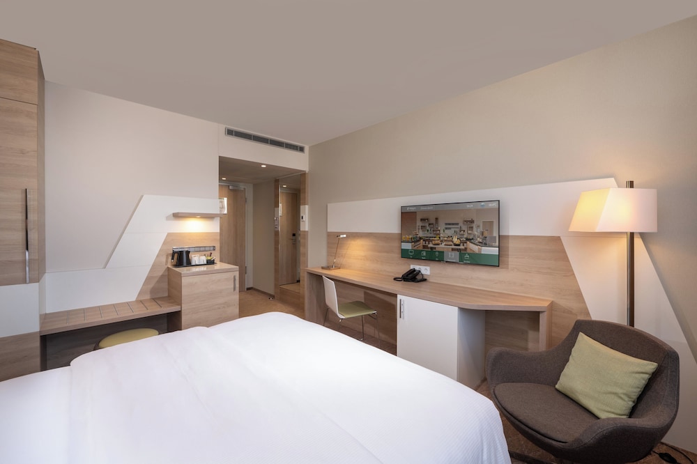 Habitación estándar, 1 cama de matrimonio del hotel Holiday Inn Frankfurt Airport, An Ihg. Foto 2