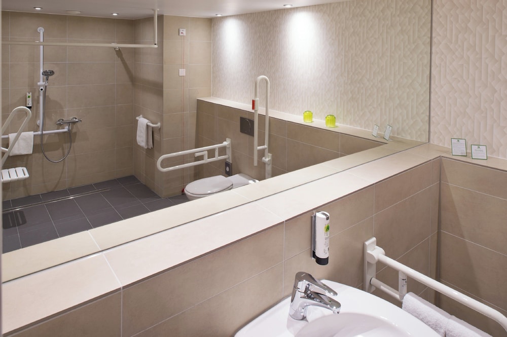 Habitación estándar, 1 cama de matrimonio, accesible para personas con discapacidad del hotel Holiday Inn Frankfurt Airport, An Ihg