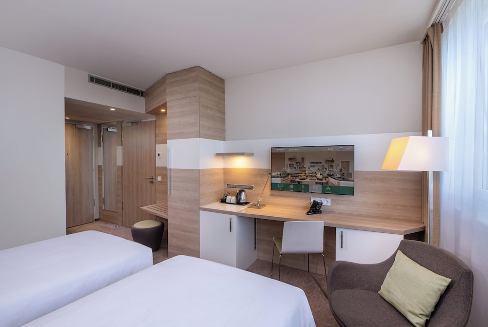 Habitación estándar, 2 camas individuales del hotel Holiday Inn Frankfurt Airport, An Ihg. Foto 1