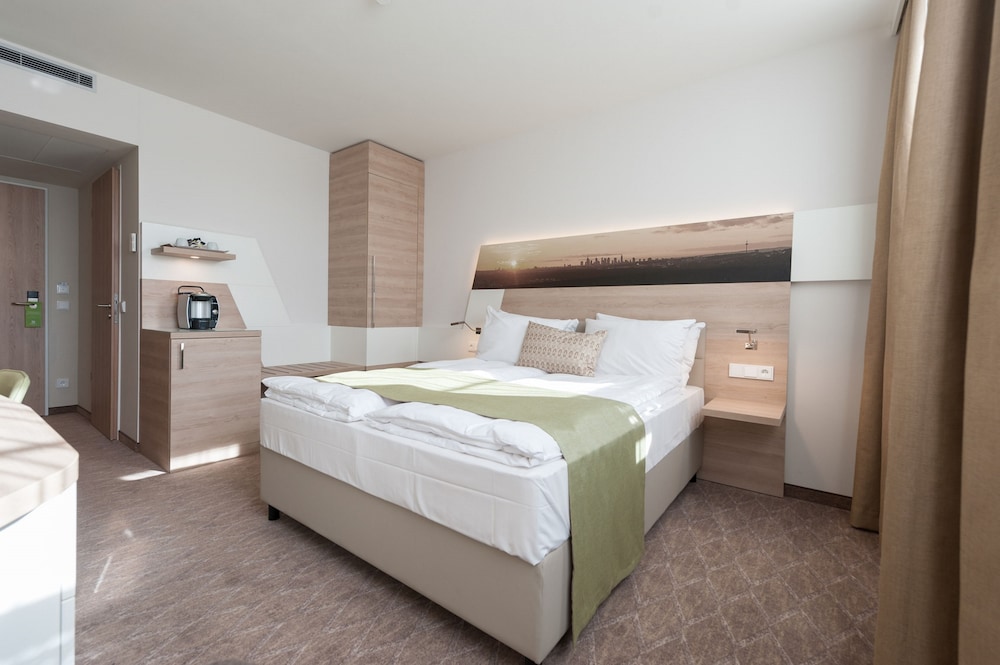 Habitación Premium, 1 cama de matrimonio grande del hotel Holiday Inn Frankfurt Airport, An Ihg