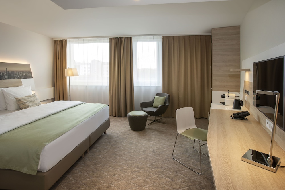 Habitación Premium, 1 cama de matrimonio grande del hotel Holiday Inn Frankfurt Airport, An Ihg. Foto 2