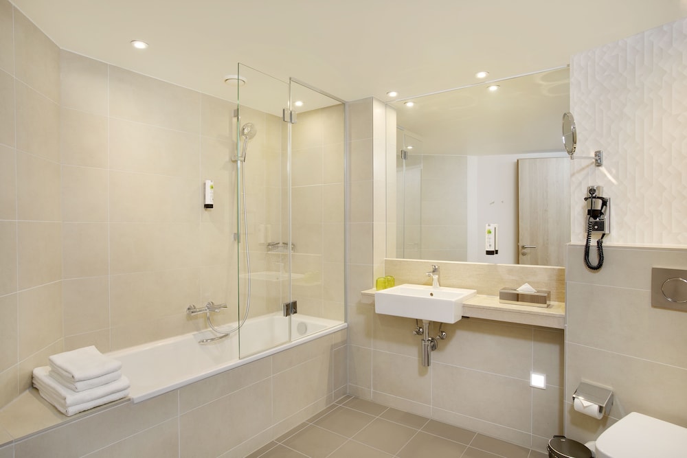 Habitación Premium, 1 cama de matrimonio grande del hotel Holiday Inn Frankfurt Airport, An Ihg. Foto 4