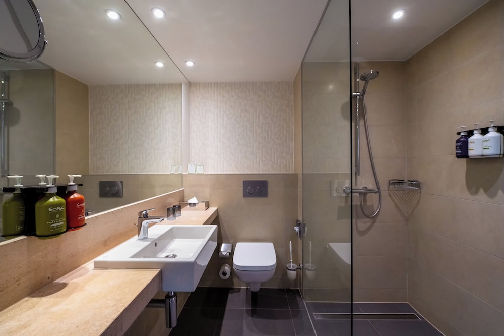Habitación estándar, 1 cama de matrimonio del hotel Holiday Inn Frankfurt Airport, An Ihg. Foto 6