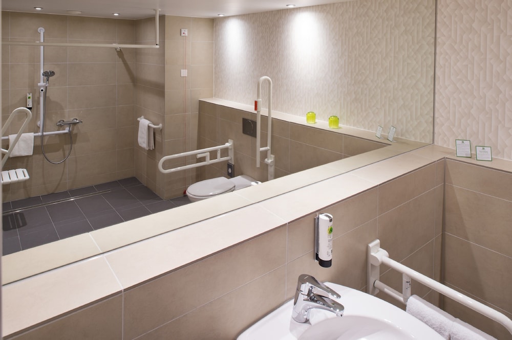 Habitación estándar, 1 cama de matrimonio, accesible para personas con discapacidad del hotel Holiday Inn Frankfurt Airport, An Ihg