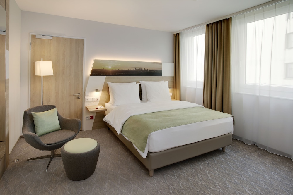 Habitación estándar, 1 cama de matrimonio, accesible para personas con discapacidad del hotel Holiday Inn Frankfurt Airport, An Ihg. Foto 2