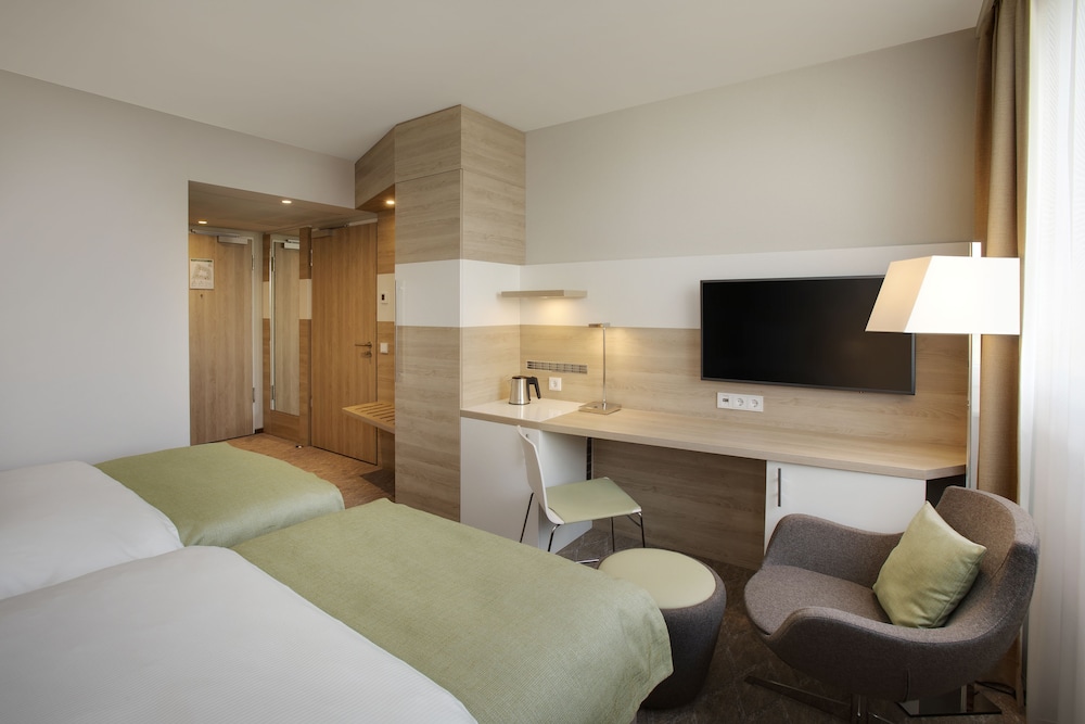 Habitación estándar, 2 camas individuales del hotel Holiday Inn Frankfurt Airport, An Ihg. Foto 3