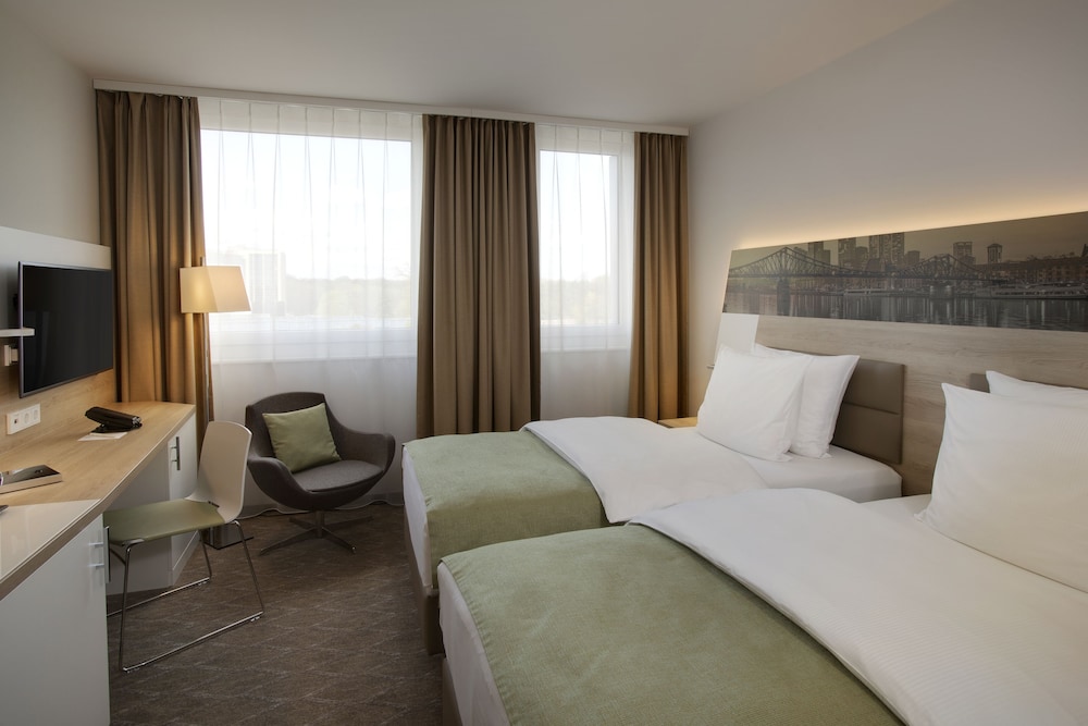 Habitación estándar, 2 camas individuales del hotel Holiday Inn Frankfurt Airport, An Ihg. Foto 4