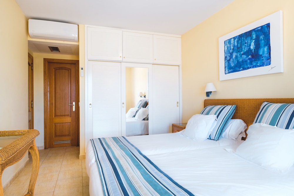 Apartamento Vista Mar Con Cocina 2 habitaciones Sofá Cama incluido 2 Camas individuales del hotel Apartamentos LIVVO Coloradamar. Foto 8