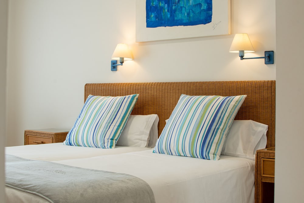 Apartamento Con Cocina 2 habitaciones Sofá Cama incluido 2 Camas individuales del hotel Apartamentos LIVVO Coloradamar. Foto 3