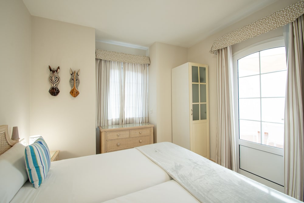 Apartamento Con Cocina 2 habitaciones Sofá Cama incluido 2 Camas individuales del hotel Apartamentos LIVVO Coloradamar. Foto 6