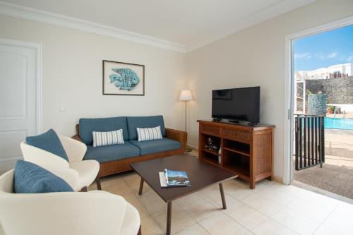 Two - Bedroom Apartment with Bali Bed del hotel Apartamentos LIVVO Coloradamar. Foto 13