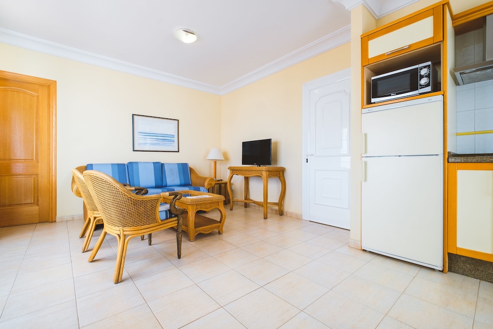 Apartamento Vista Jardín Con Cocina Sofá Cama incluido 2 Camas individuales del hotel Apartamentos LIVVO Coloradamar