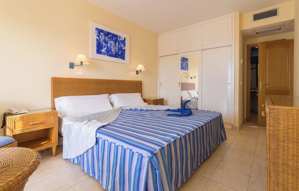 Apartamento Vista Jardín Con Cocina Sofá Cama incluido 2 Camas individuales del hotel Apartamentos LIVVO Coloradamar. Foto 8