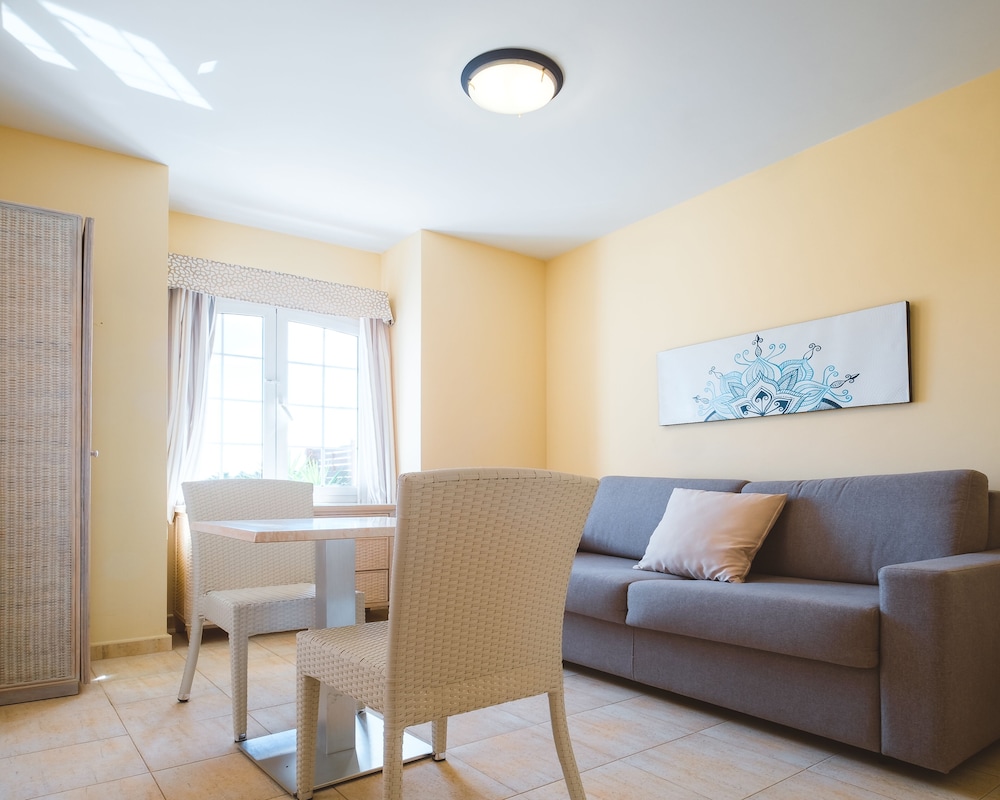 2 bedroom sea view plus apartment del hotel Apartamentos LIVVO Coloradamar. Foto 1