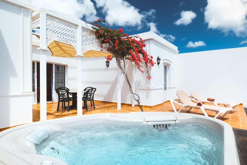 2 bedroom hydromassage plus apartment del hotel Apartamentos LIVVO Coloradamar