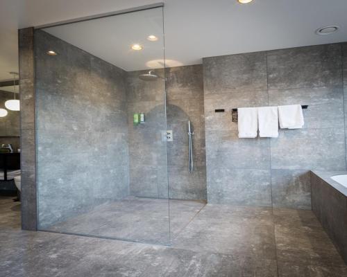 Suite Executive del hotel Fosshotel Glacier Lagoon. Foto 2