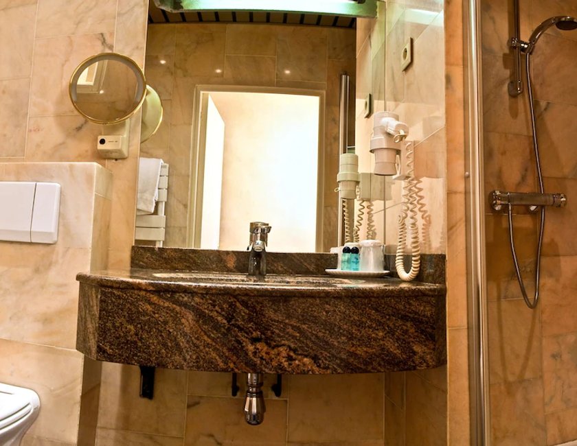 Habitación estándar doble del hotel Du Midi Paris Montparnasse. Foto 4