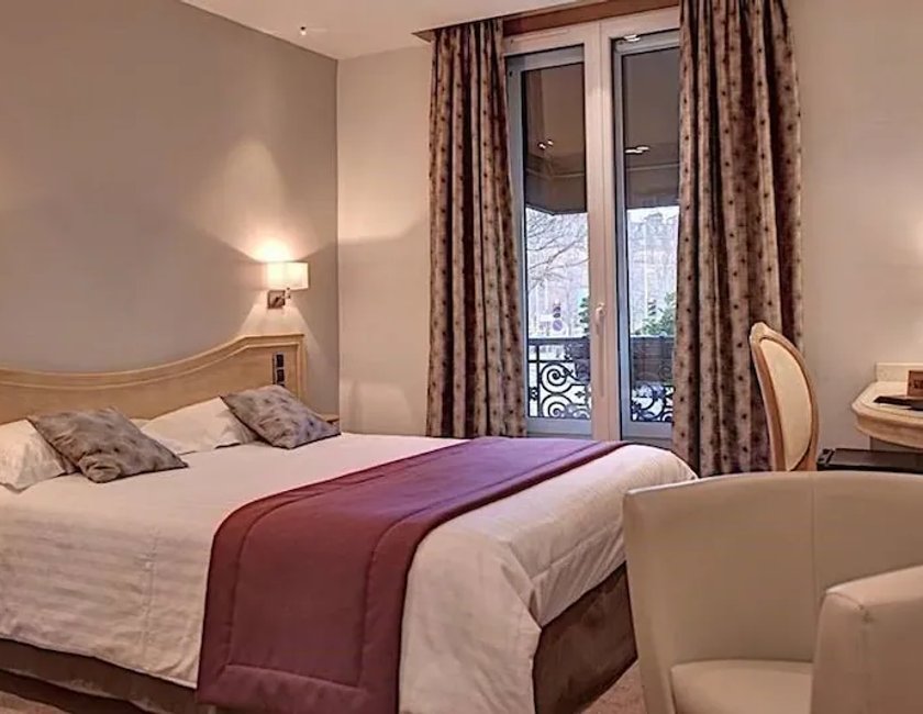 Habitación Doble Superior del hotel Du Midi Paris Montparnasse. Foto 5