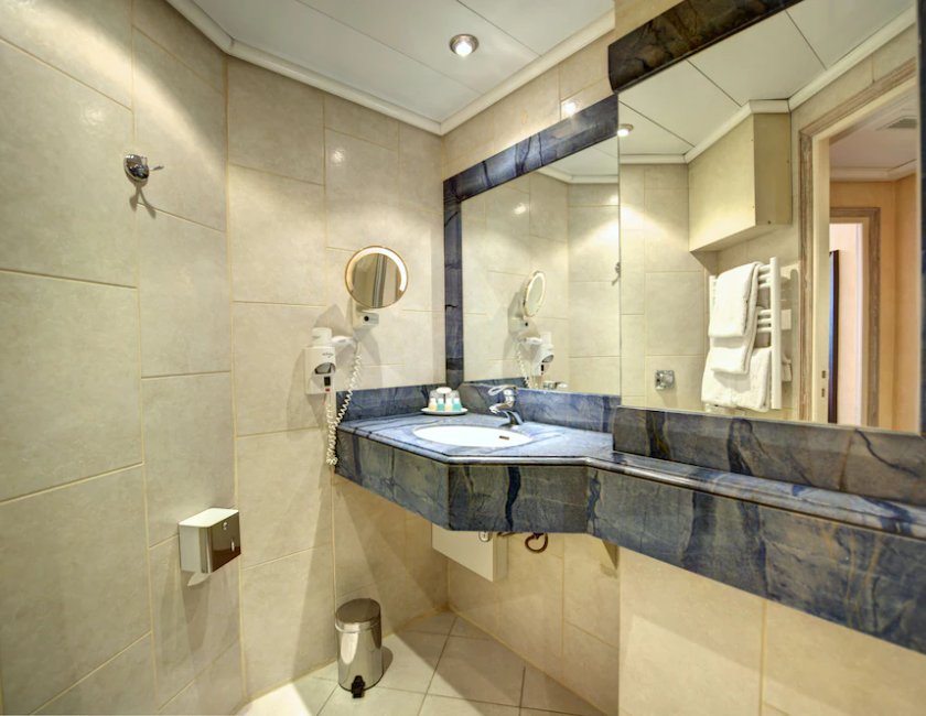 Habitación Doble Superior del hotel Du Midi Paris Montparnasse. Foto 13