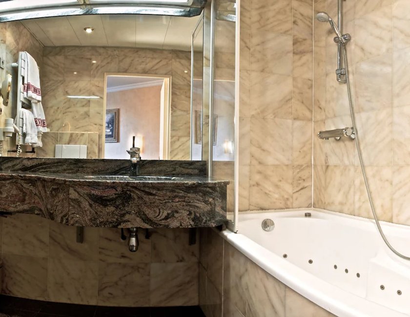 Habitación Doble Superior del hotel Du Midi Paris Montparnasse. Foto 15