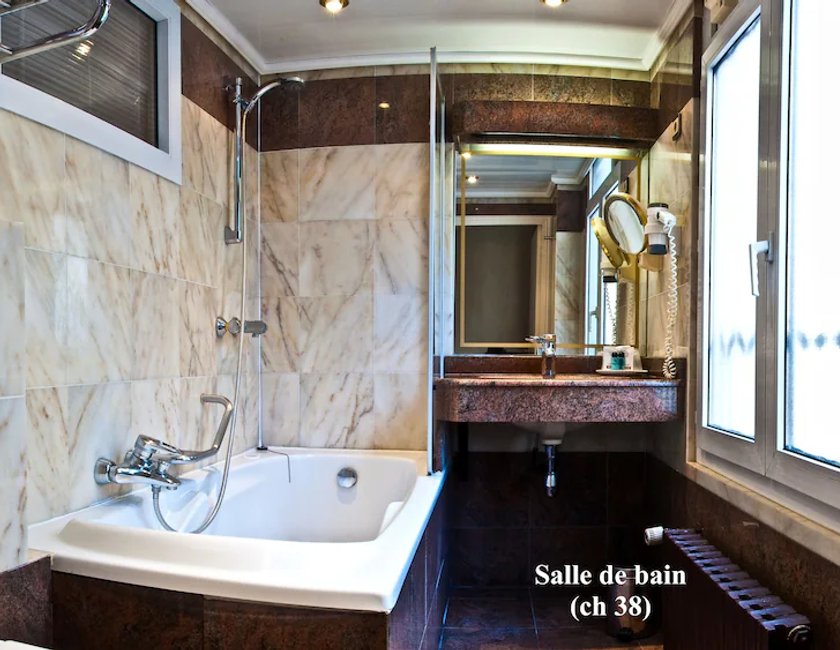 Habitación Deluxe doble, 1 cama de matrimonio del hotel Du Midi Paris Montparnasse. Foto 8