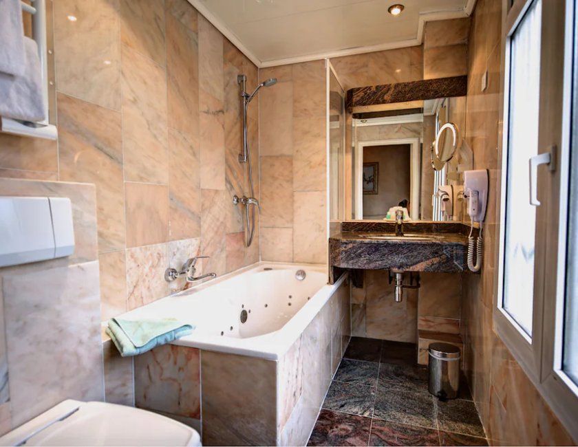 Habitación Deluxe doble, 1 cama de matrimonio del hotel Du Midi Paris Montparnasse. Foto 9