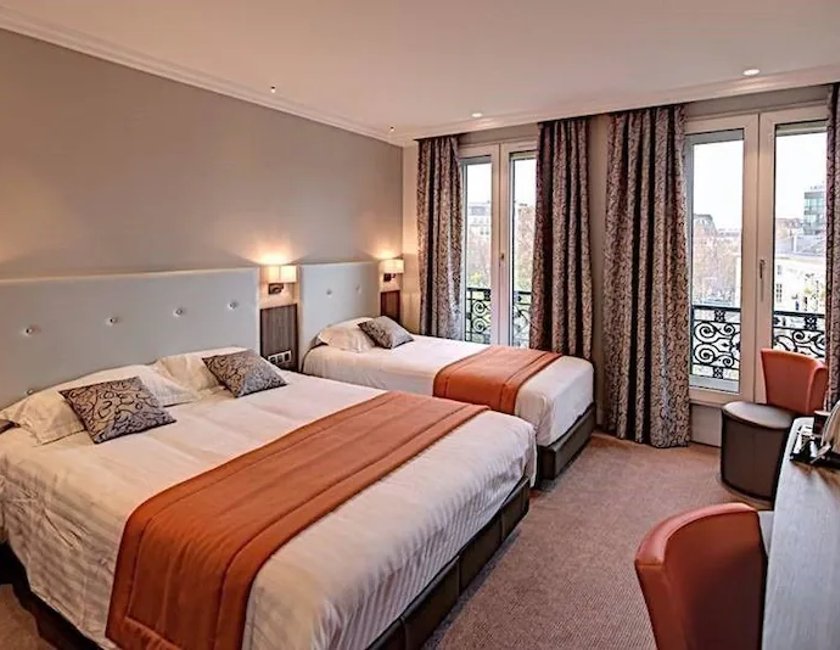 Habitación Triple Superior del hotel Du Midi Paris Montparnasse. Foto 1