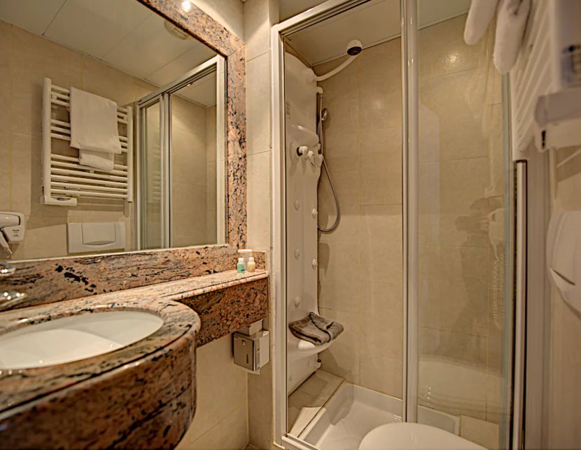 Habitación doble, 2 habitaciones del hotel Du Midi Paris Montparnasse. Foto 5