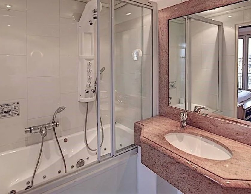 Suite Junior del hotel Du Midi Paris Montparnasse. Foto 5