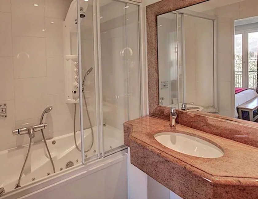 Suite Junior del hotel Du Midi Paris Montparnasse. Foto 6