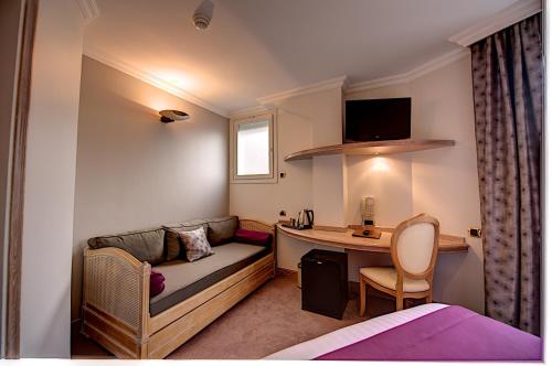 Habitación Doble Superior del hotel Du Midi Paris Montparnasse. Foto 6