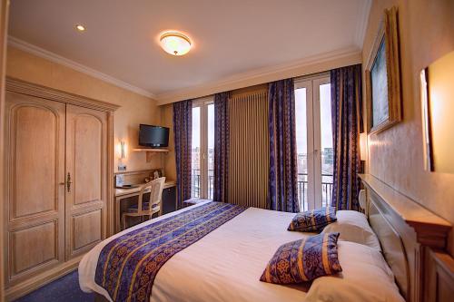 Habitación Doble Superior del hotel Du Midi Paris Montparnasse. Foto 10